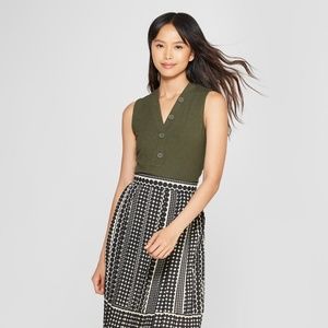 $10 Deal🎉Who What Wear Button Detail Tank Top